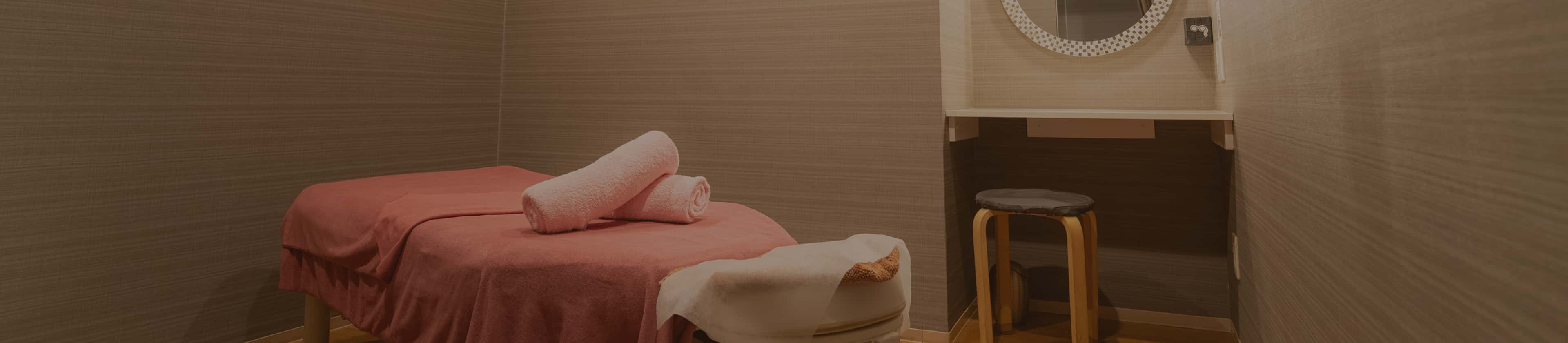 受付で従業員が立っている様子